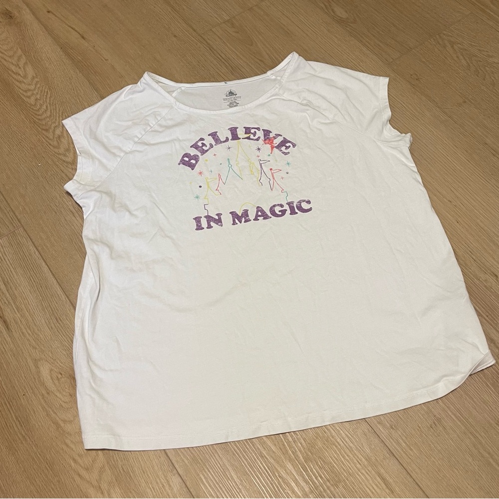 Disney Shirt Womens Believe In Magic Size XL Magic Kingdom Castle